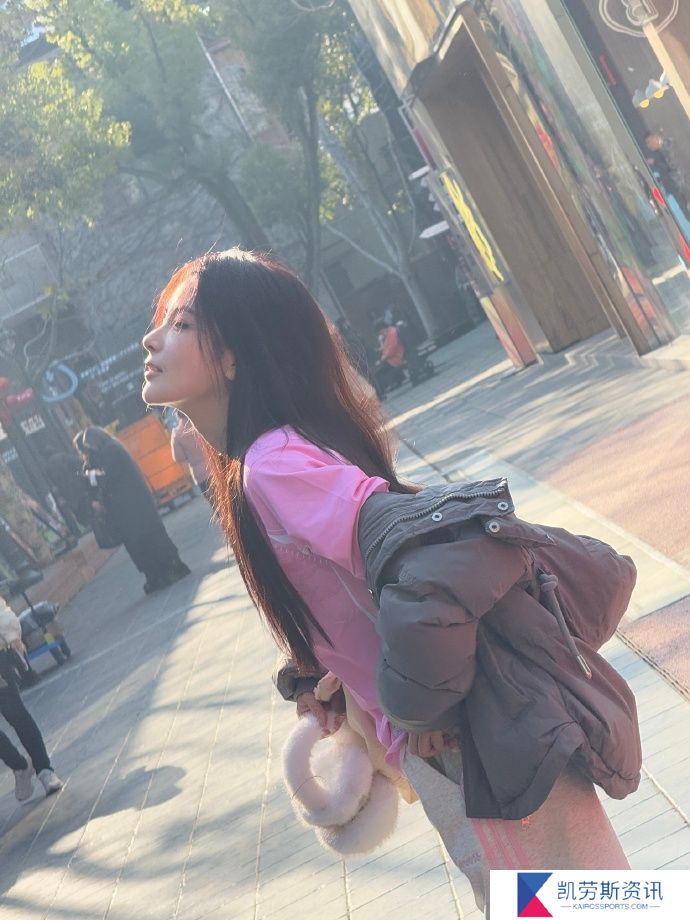 解说Rita晒照：一组塔塔live街拍速报！！喜欢哪张～