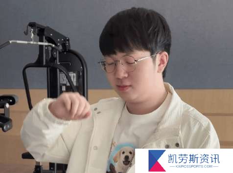 妖刀发布练舞自拍：感觉还要加练